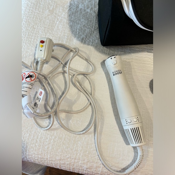 Bondi Boost Everlast Airstyler Ceramic Blow Dryer & Multi
Styler Tool - Picture 6 of 9